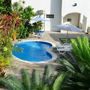 trade-winds-vacation-rentals.comcaribbean.com/